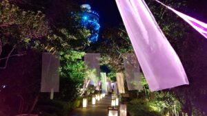 沈む夕陽に揺れるエスカー『江の島灯籠2023』で昼も夜も遊ぶ夏♪