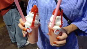 『築地場外市場』で食べ歩きデート♪海鮮もスイーツも本願寺も頂く！